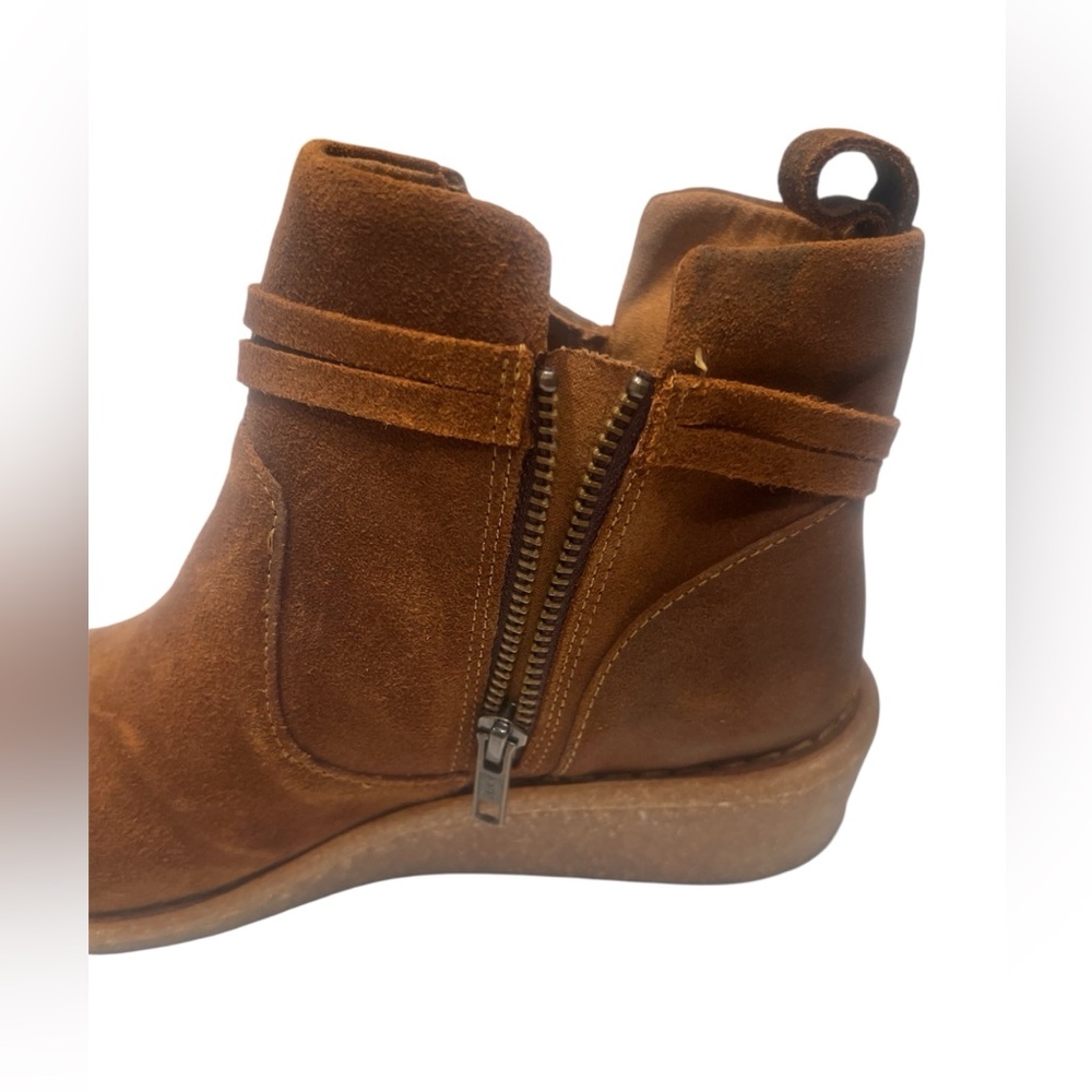 Born
Women's Vaughn Round Toe Regular Booties - Picture 3 of 8